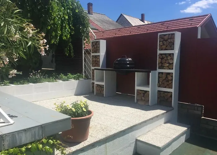 Centrum Nyaralo Semesterbostad Vonyarcvashegy